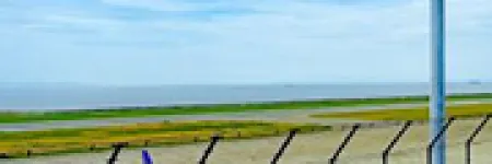 迫力の展望デッキ・雨ならスカイコート